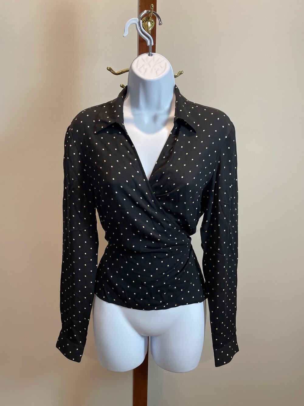 Ann Taylor Size 10 100% Silk Black Wrap Top Collared with Beige Square Print